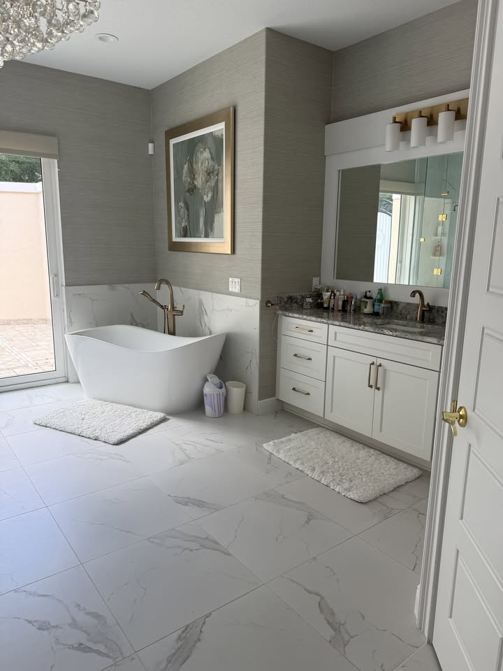 Clean bathroom with tub, vanity, and mirror